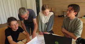 Walfisch und Briefwaage