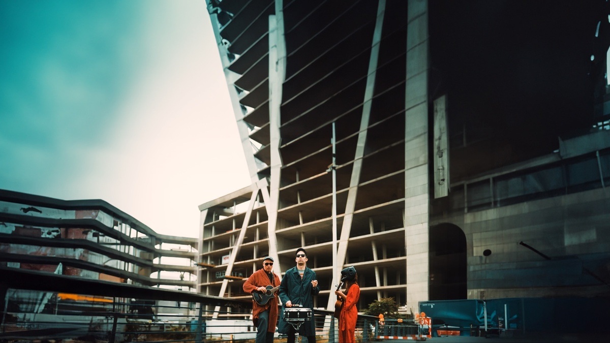 ACHT EIMER HÜHNERHERZEN