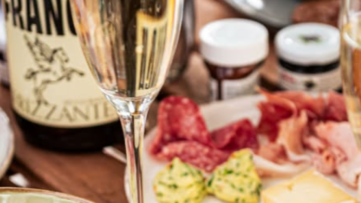 DIZZY BRUNCH x BOTTOMLESS BUBBLES