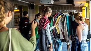 Kleidertausch im COMEDIA Theater