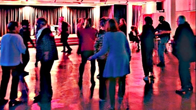 TANZTEE MIT SPEED-DATING