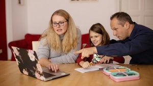 Grundschulkinder begleiten Lesen, Schreibübungen und Rechnen für Eltern und erwachsene Familienangehörige