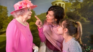 Gratis ins Panoptikum (mit Verkleidung) zum 10. Geburtstag von Queen Elisabeth II.