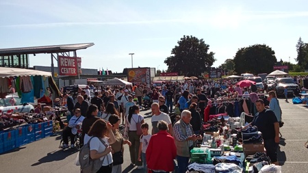 Flohmarkt REWE Center Lübeck