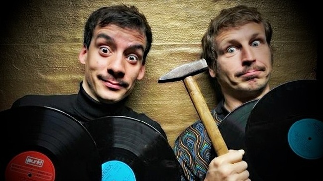 Schallplattenauktion im Club mit Ben Ebelt & Max Kinski