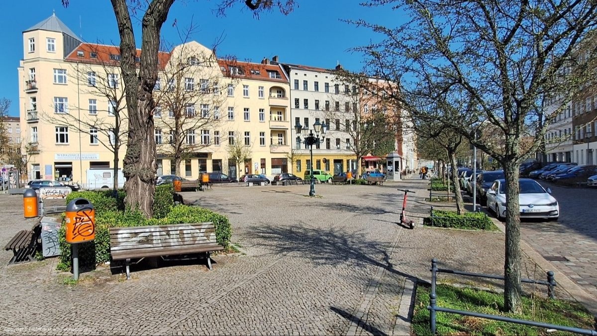 Flohmarkt am Tuchollaplatz
