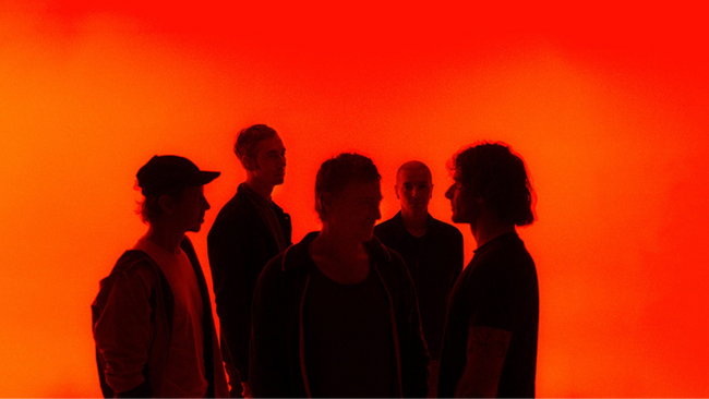 Girls In Hawaii | LIVE