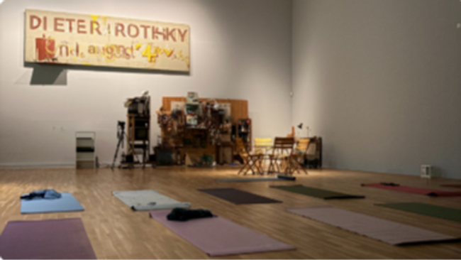Kunst trifft Yoga