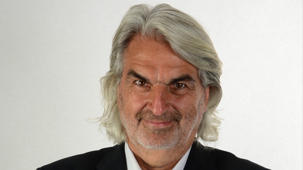 Schwoba send Helle, bloss leider net älle – Der schwäbische Botschafter und Entertainer Wolfgang Seljé auf der Theaterbühne