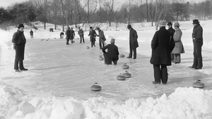 Eisstockschießen auf dem Klosterplatz