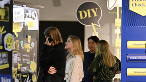 Eröffnung der Wanderausstellung: #ChallengingDemocracy – Von Helmut Schmidt bis heute