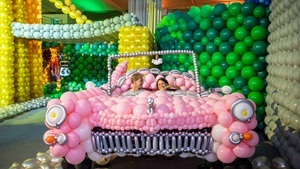 Luftballonwelten im Pineapplepark München - Europas größte Family-Experience