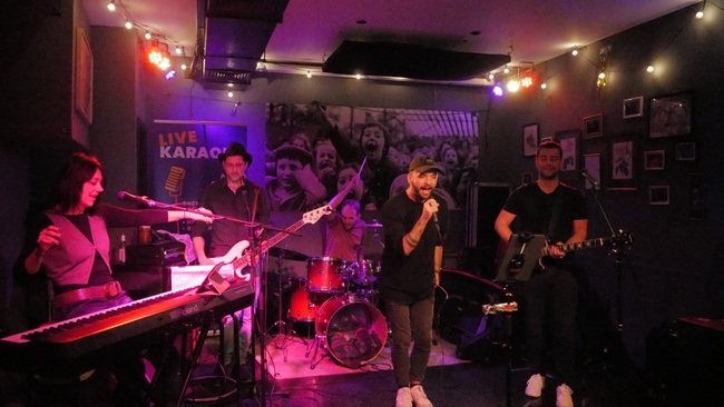 Liveband Karaoke - Wir brauchen deine Stimme!