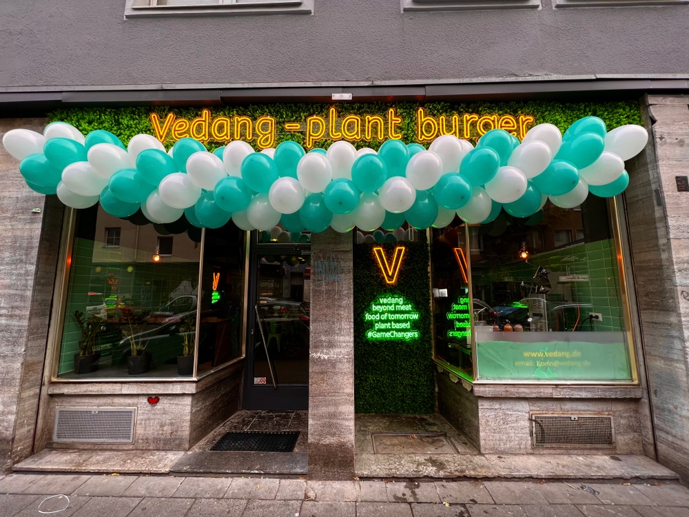 Vedang - plant burger x Aperol