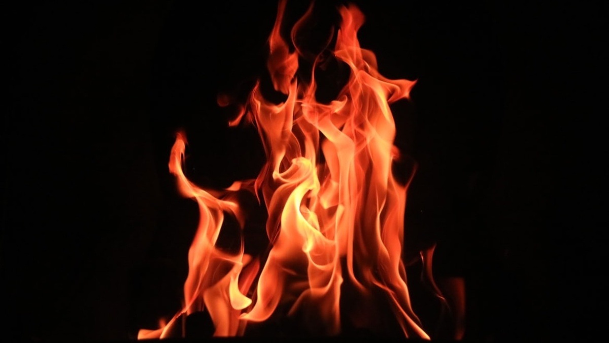 Turm in Flammen
