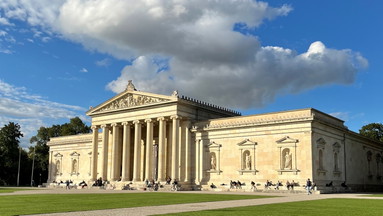 Programme in English: Königsplatz - Architecture, Collections and Changes in Styles