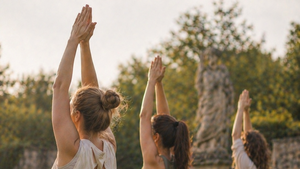 Morning Flow: Vinyasa Yoga im Lapidarium