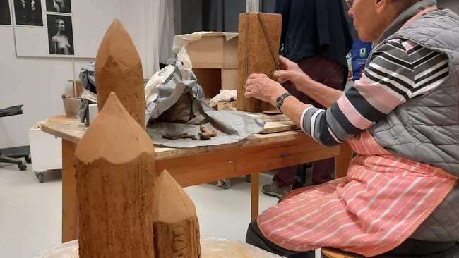 Skulpturenarbeit: Faltenwurf (in Ton)