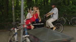 Wine & Food Walking Tour DREIMÜHLENVIERTEL! | Munich Wine Rebels