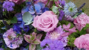 Florale Sommerimpressionen: Koreanische Floralstylistinnen präsentieren Blumenkunst