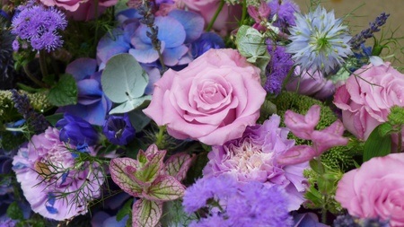 Florale Sommerimpressionen: Koreanische Floralstylistinnen präsentieren Blumenkunst