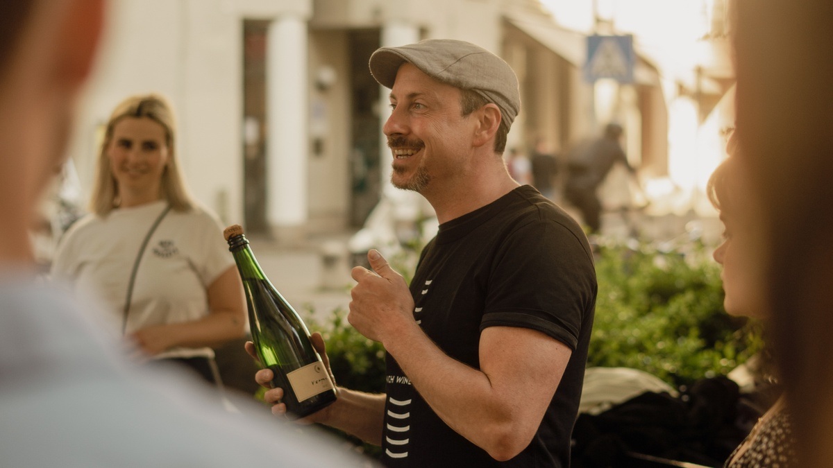 Wine & Food Walking Tour SCHWABING!