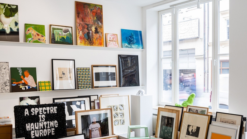 Inside / Outside — Hiu Tung Ching