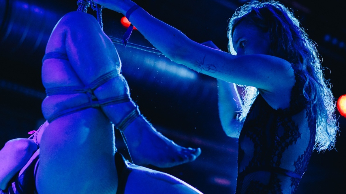 Shibari Performance