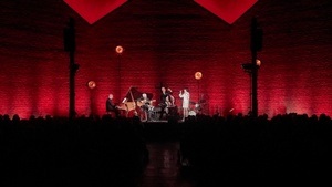 CHRIS HOPKINS' SWINGING CHRISTMAS