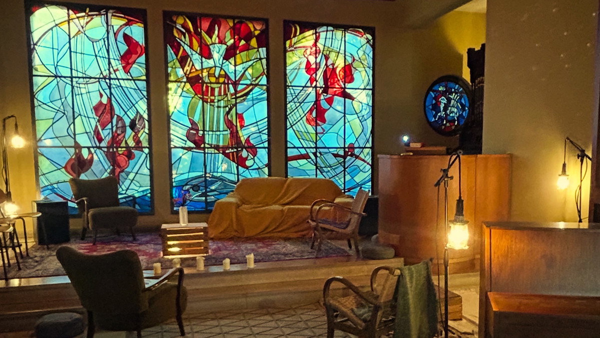Titelbild der Veranstaltung Golden Stories - Indie Wohnzimmerkonzert in der Veedelskirche mit Malta Mina und Fieber
