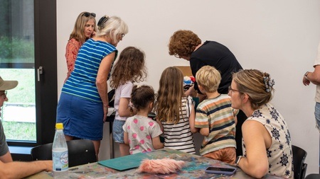 Familien*Workshop: Kunterbunte Fensterbilder