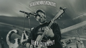 Schienenbuskonzert mit Herr Dennehy