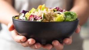 BOWLS - Frischer Powermix in bunten Bowls