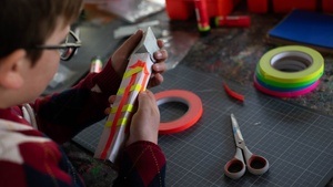 Familien*Workshop "Von knallig bis pastellfarben: Farbräume gestalten"