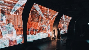 Nihan Devecioğlu | Yoldaş – Frauen, die einander halten