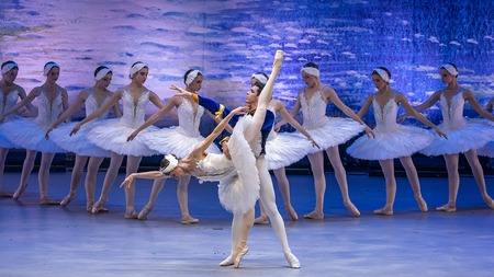 Grand Classic Ballet - Schwanensee - die traditionelle Wintertournee