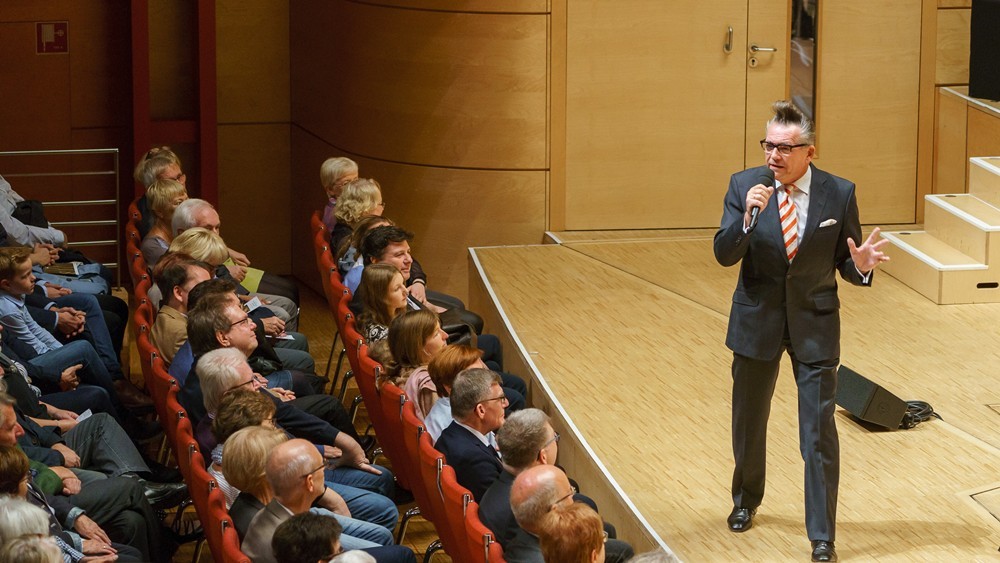 Mit Götz Alsmann ins Konzert