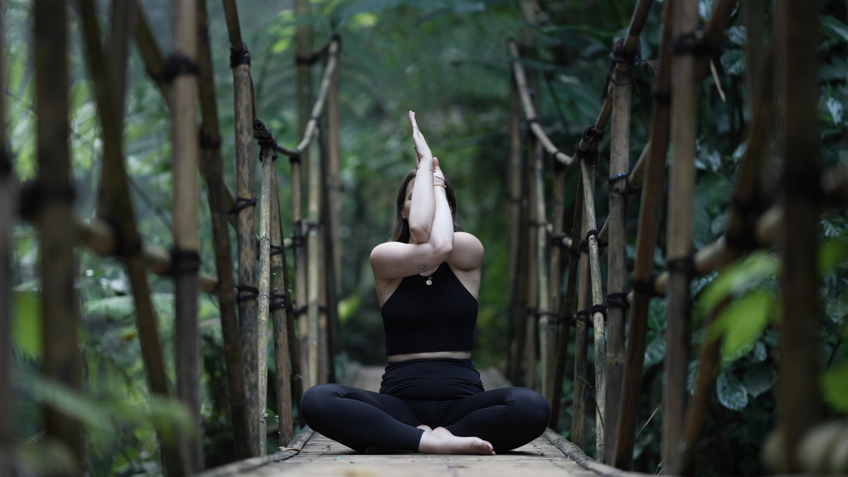 Titelbild der Veranstaltung Threshold - A Somatic Movement and Dance Journey