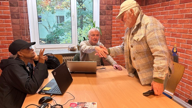 Digitale Sprechstunde und DIGITALKURS für Senior*innen