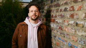 Bücher aus dem Feuer: Henrik Szántó - “Treppe aus Papier”