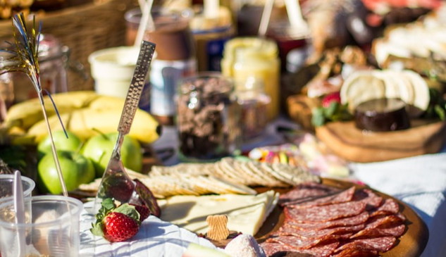 Chai, Chats & Community - Mitbringbuffet & Get-Togehter für queere Geflüchtete, Migrant*innen und Allys