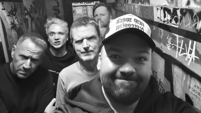 MAKES NO SENSE - SKYWALKER'S HAND