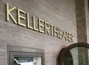 Kellertheater-Kleidertausch-Party