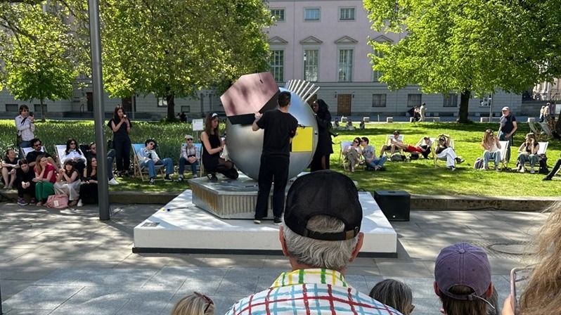 Aktivierung Nevin Aladağs Skulptur „Public Resonator“