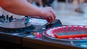 Free&Easy feat. Radio 80000. Open House mit Drinks & Music