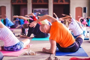 Lach-Yoga-Kurs im Seniorentreffpunkt „Kogge“