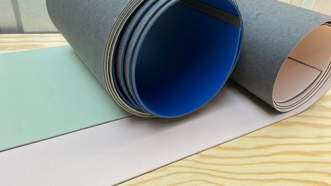 Holz-Handwerkskurs für Einsteiger*innen: Wochenend-Kurs Wandregal aus Vollholz mit Linoleum-Ablage bauen