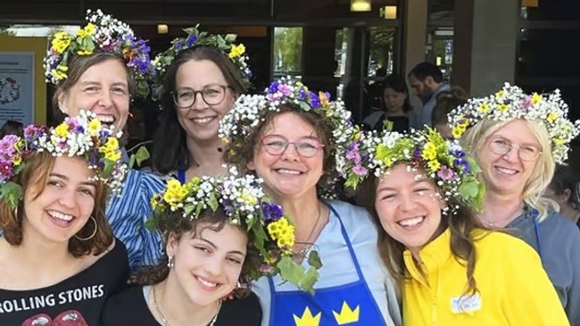 Midsommar Blumenkranzbinden