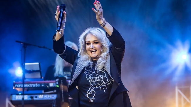 BONNIE TYLER
