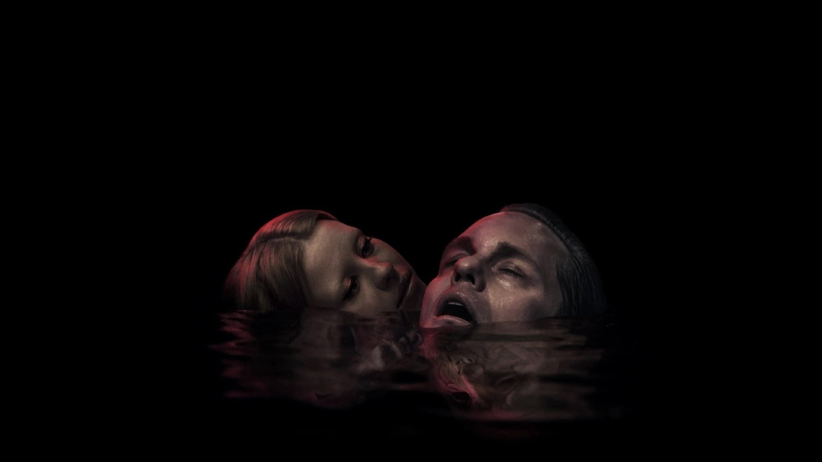 „Sunday Séance": INFINITY POOL